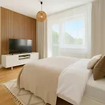 Nook Airport Studio, 5 Min From Bts Airport Апартаменты Братислава