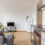 Nook Airport Studio, 5 Min From Bts Airport * Братислава