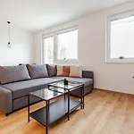 Nook Airport Studio, 5 Min From Bts Airport Апартаменты