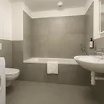 Nook Airport Studio, 5 Min From Bts Airport Апартаменты *