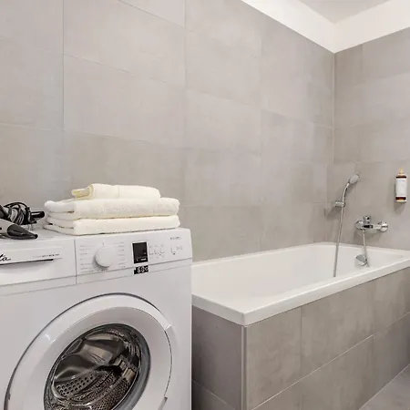 Nook Airport Studios, 5 Min From Bts Airport Διαμέρισμα Μπρατισλάβα