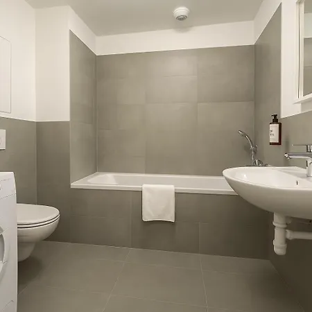 Nook Airport Studios, 5 Min From Bts Airport Διαμέρισμα *